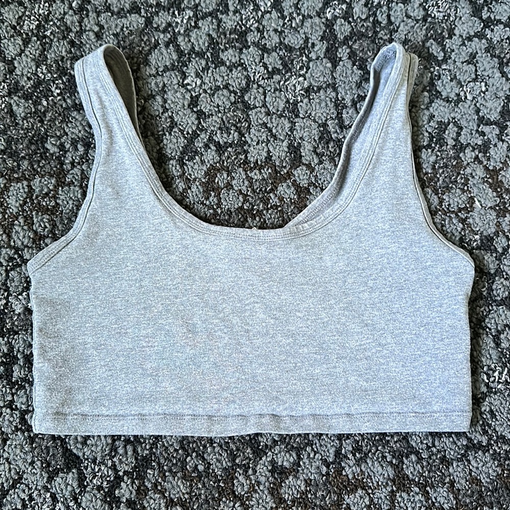 BASIC GREY CROP TOP